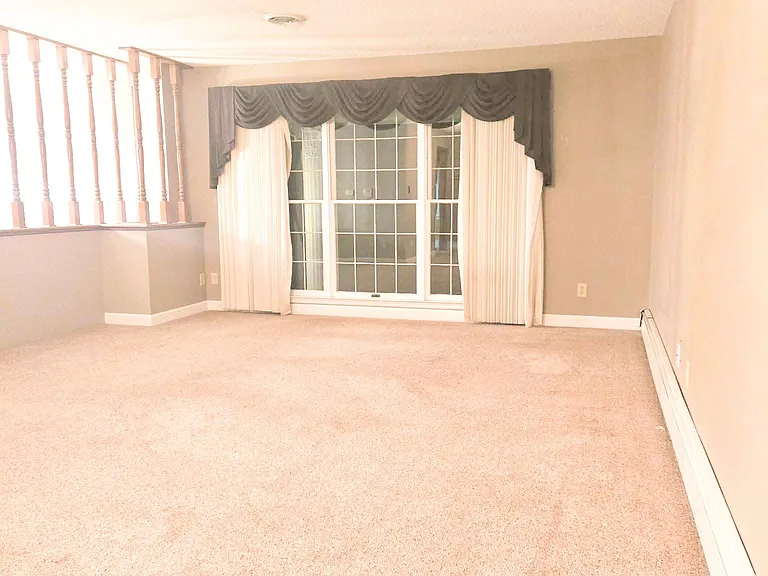 110 Bicentennial Ct — Photo 9