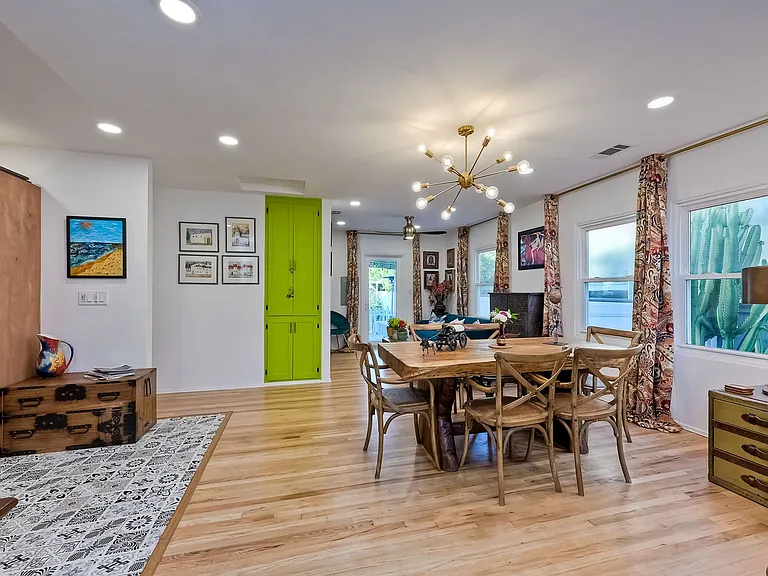 3470 Trumbull St — Photo 15