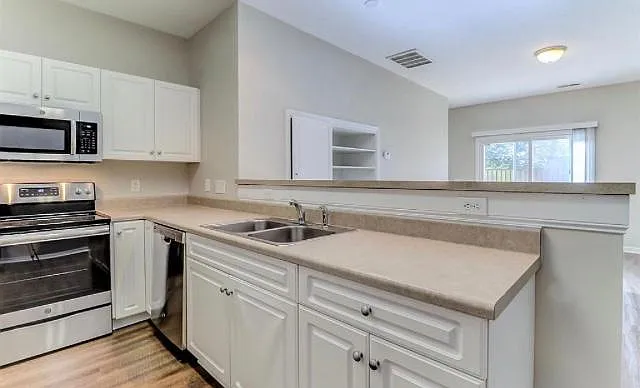 965 Downey Branch Ln — Photo 2