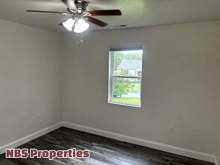 1940 McClung Ave — Photo 12