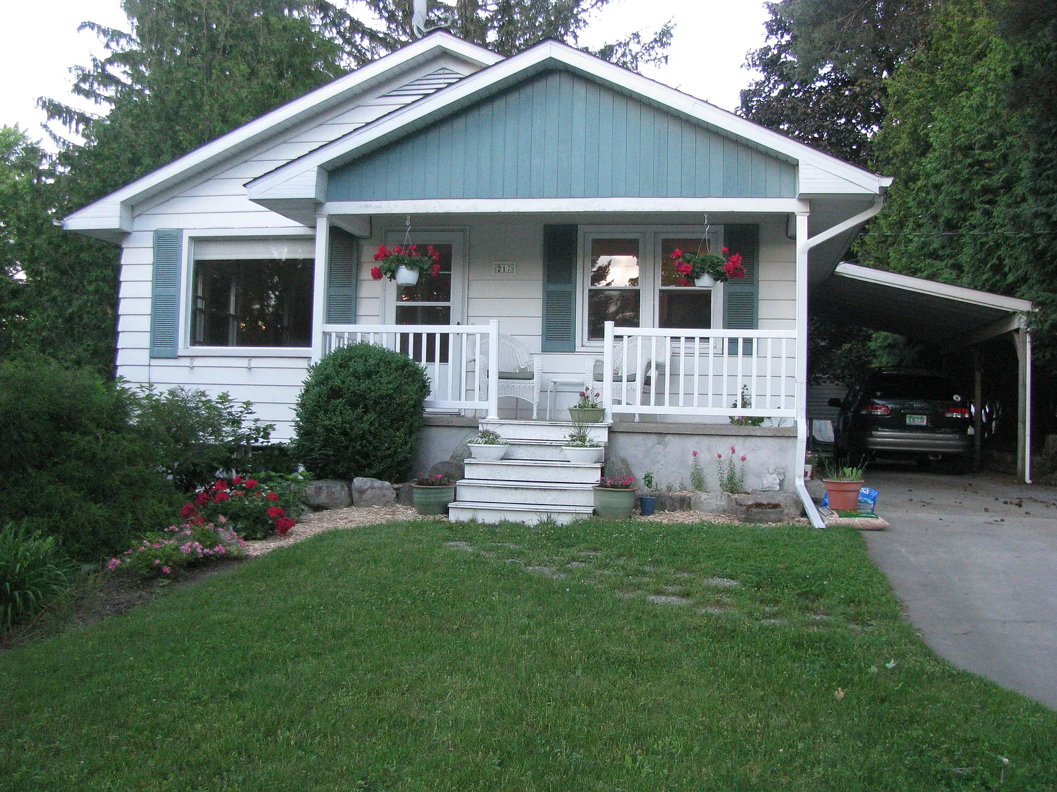 217 Escott St photo 1