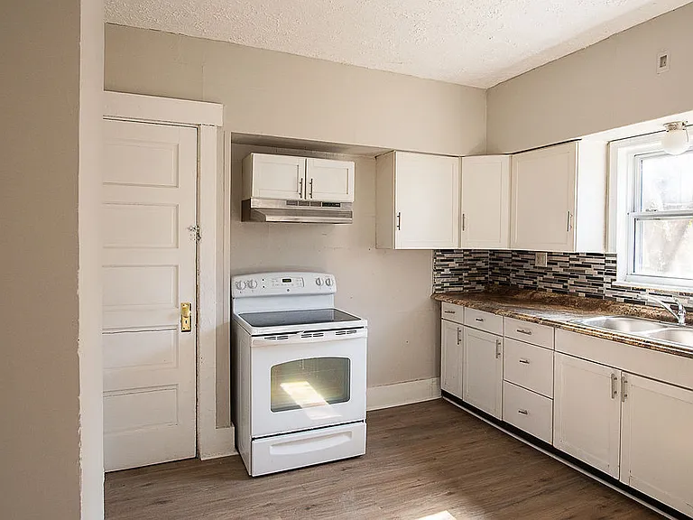 2141 Philadelphia Dr — Photo 13