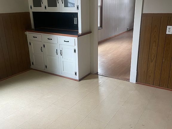 4th image of 2227 Ontario Ave