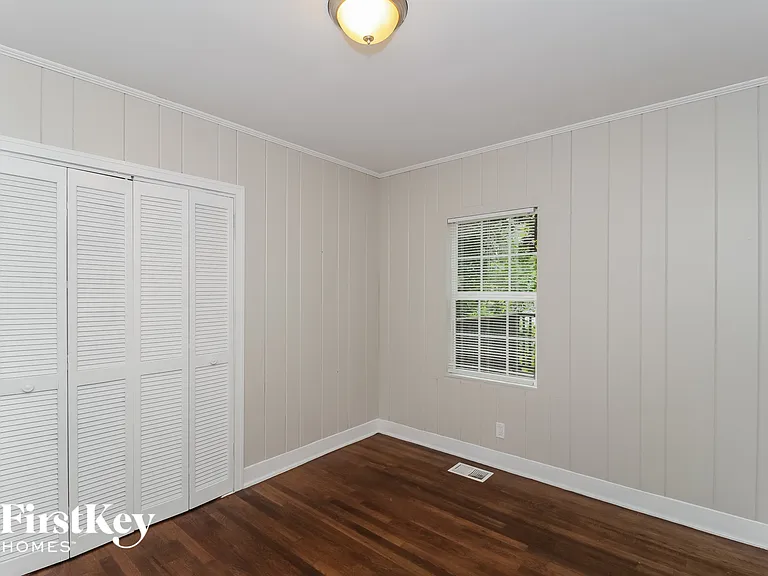 476 Rigby St — Photo 12