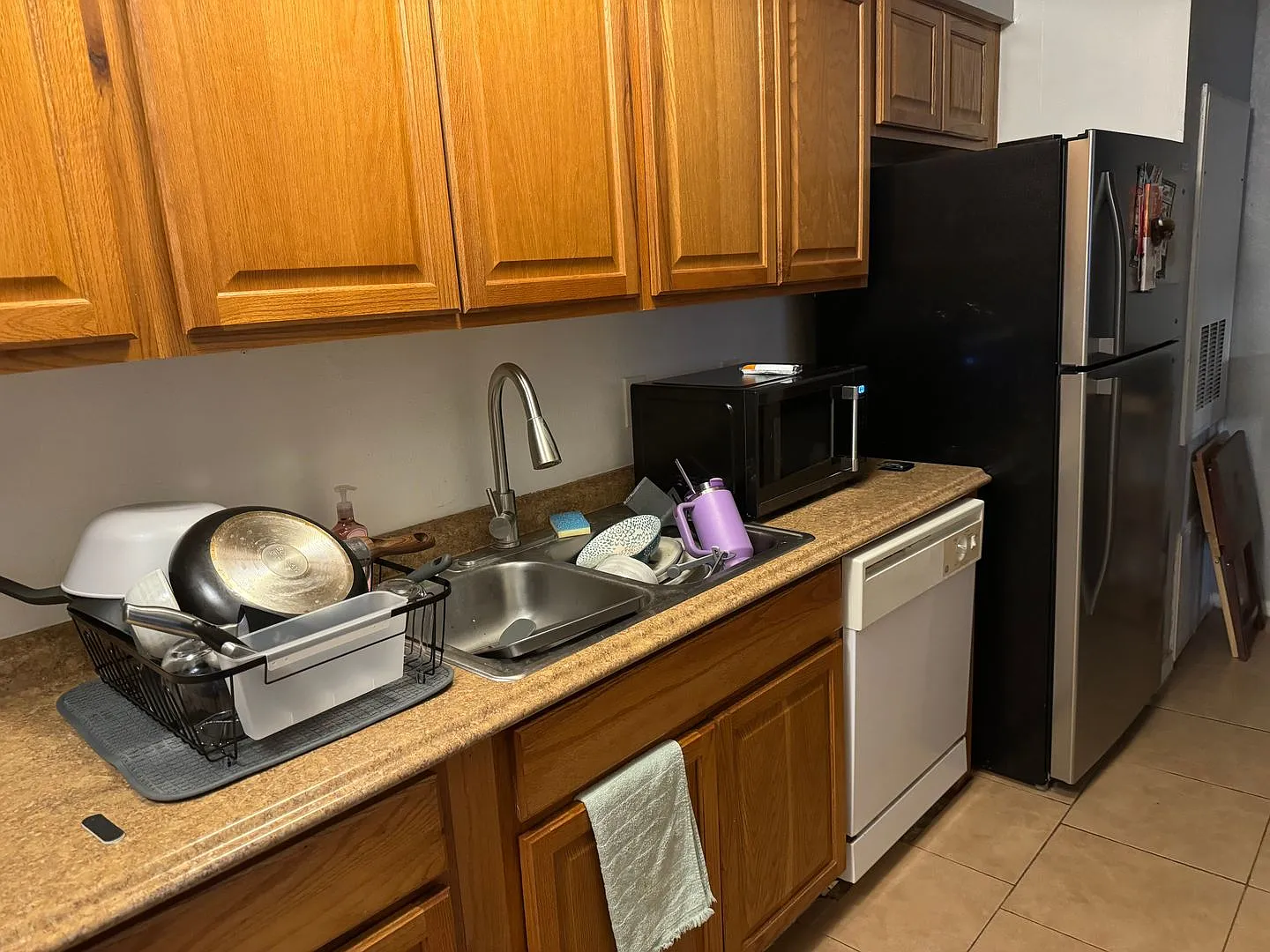 August Pre-Lease! Spacious 2 Bedroom 2 Bathroom On Bus Route! — Photo 4