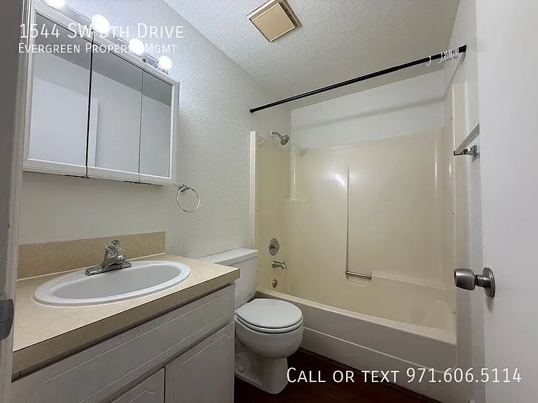 1544 SW 8th Dr — Photo 16