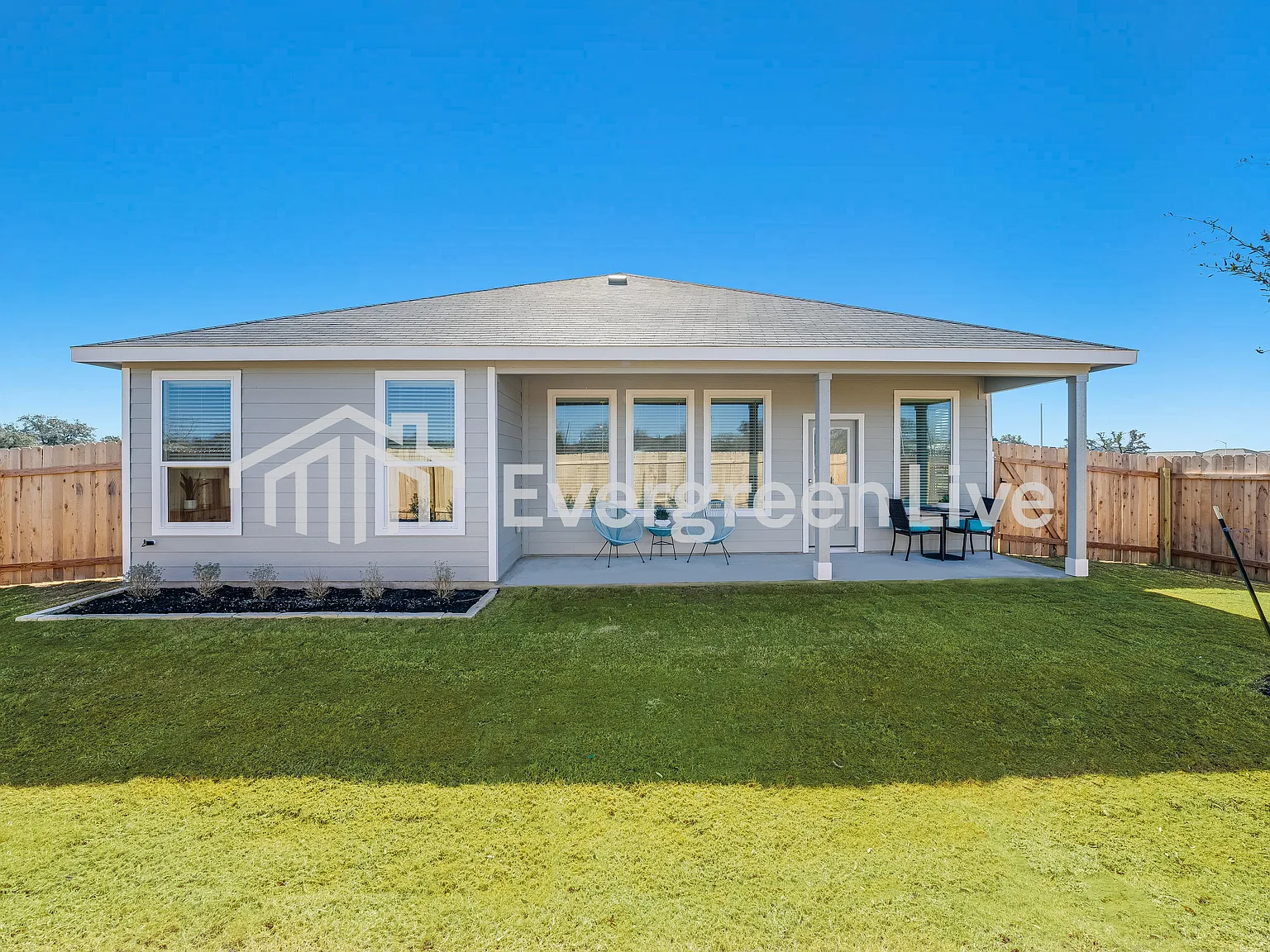 4 bed, 2.0 bath, 2000 sqft, $2,045 — Photo 4