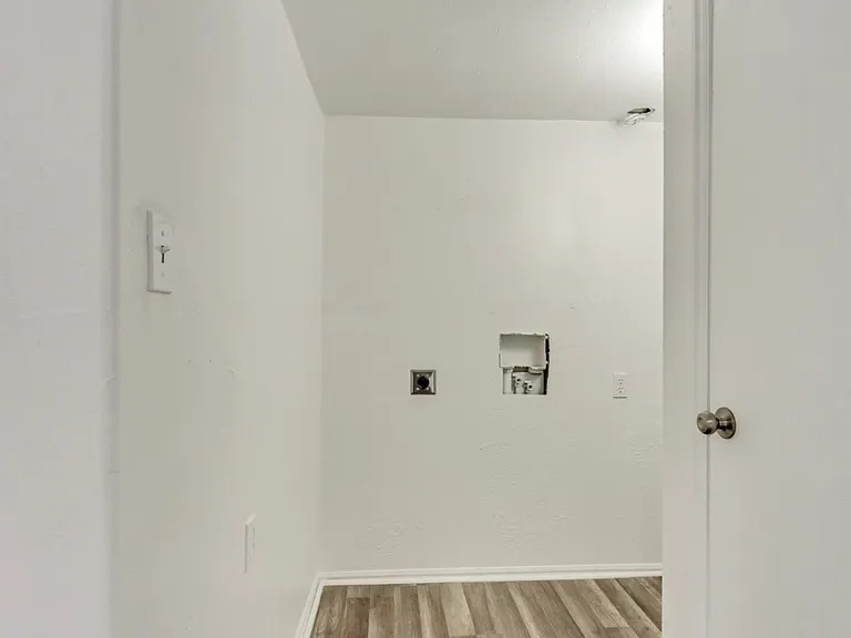 241 E Utah Ave — Photo 12