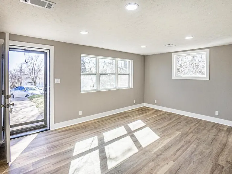 105 Lawre Cir #1 — Photo 6