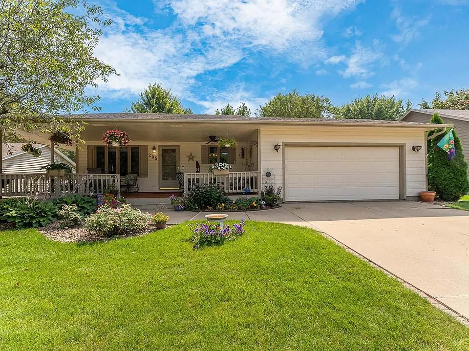 205 W Chicory Dr