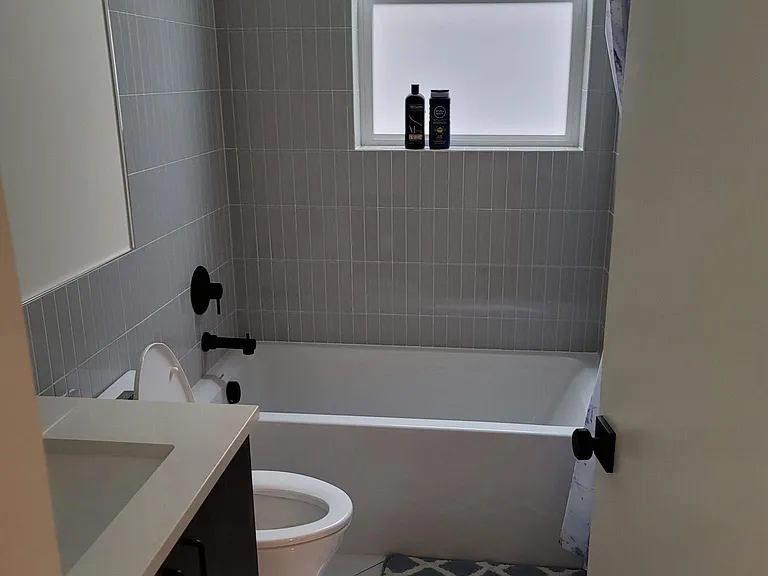 2408B Dexter Ave N — Photo 9