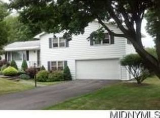 4 Harts Hill Cres, Whitesboro, NY 13492