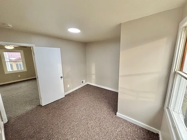 52 Lorimer St — Photo 7