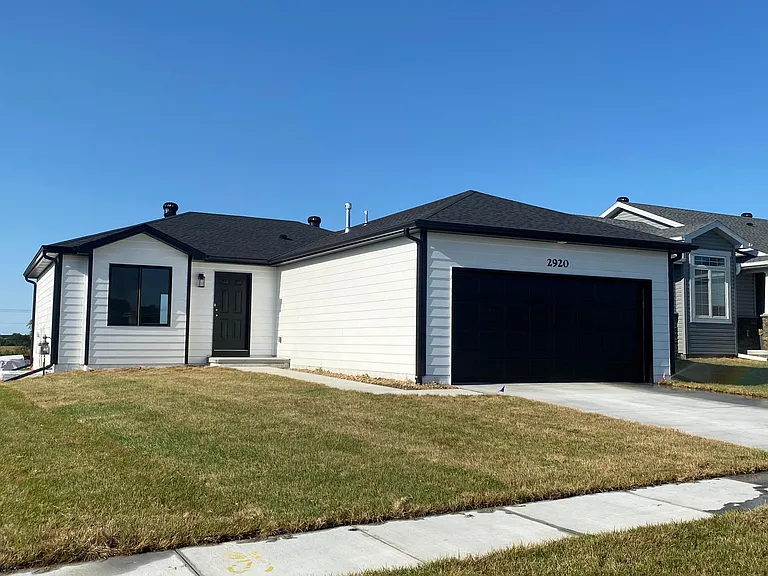 2920 W Kyle Ln — Photo 2