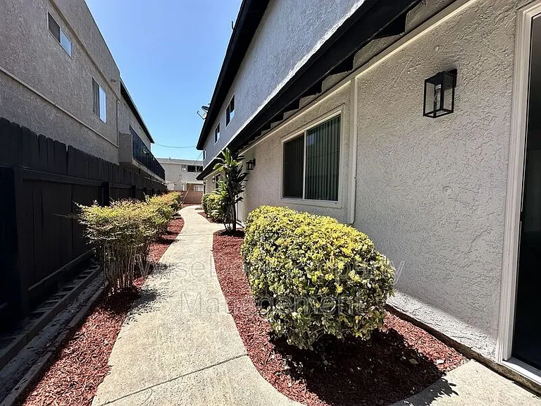 810 S Flower St #3 — Photo 4