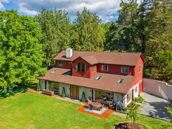 1004 Whispering Pines Ln, Charlottesville, VA 22901