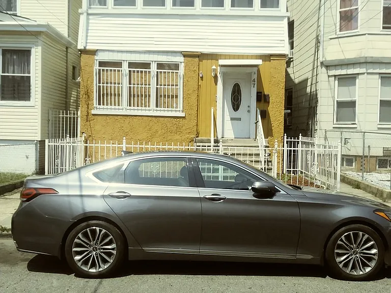 Chelsea Ave House — Photo 1