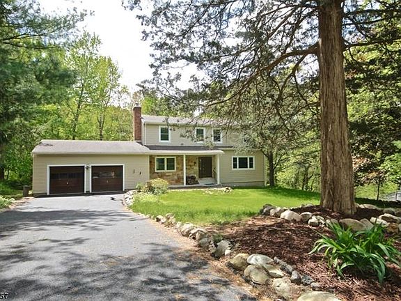 2nd image of 7 Stratfordshire Dr