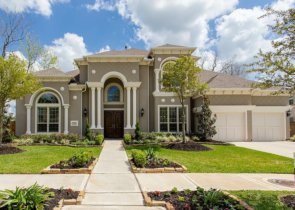 1st image of 26 Lake Como Dr