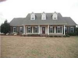 1211 Hogan Rd, Deatsville, AL 36022