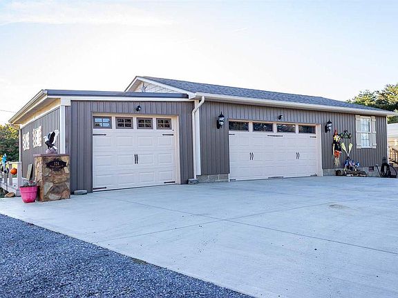 2nd image of 124 Island Harbor Ln