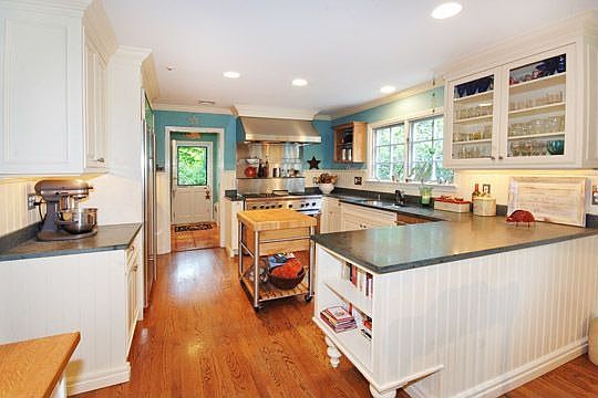 1st image of 17 Somerset Dr