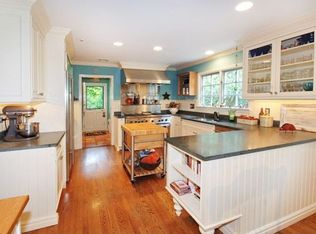 17 Somerset Dr, Rumson, NJ 07760