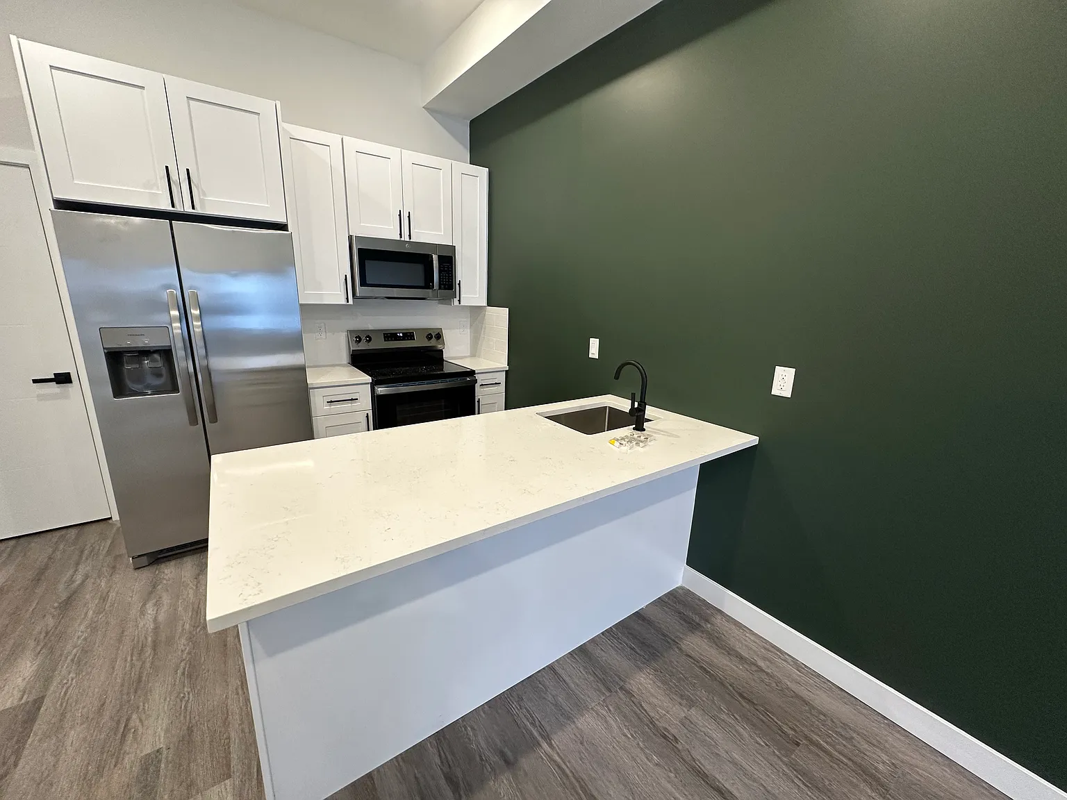 3 bed, 2000 sqft, $2,200 — Photo 1