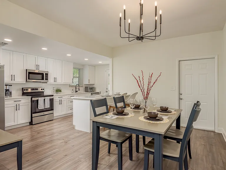 206 W Warren Ave — Photo 8