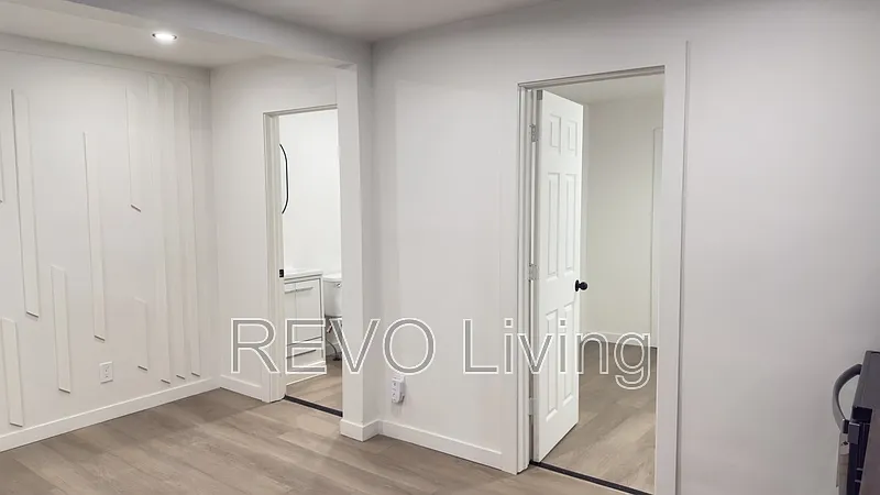 Building Photo - 137 Oakdale Ave #1
