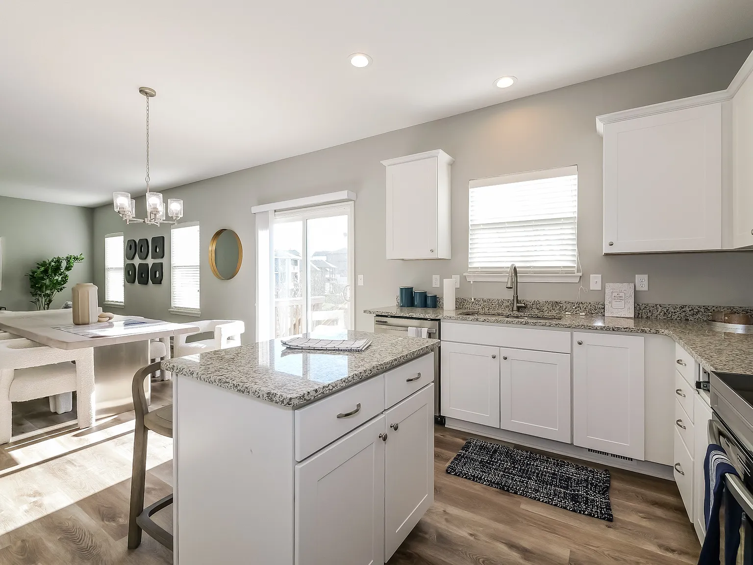 4 bed, 2.5 bath, 2007 sqft, $2,425 — Photo 3