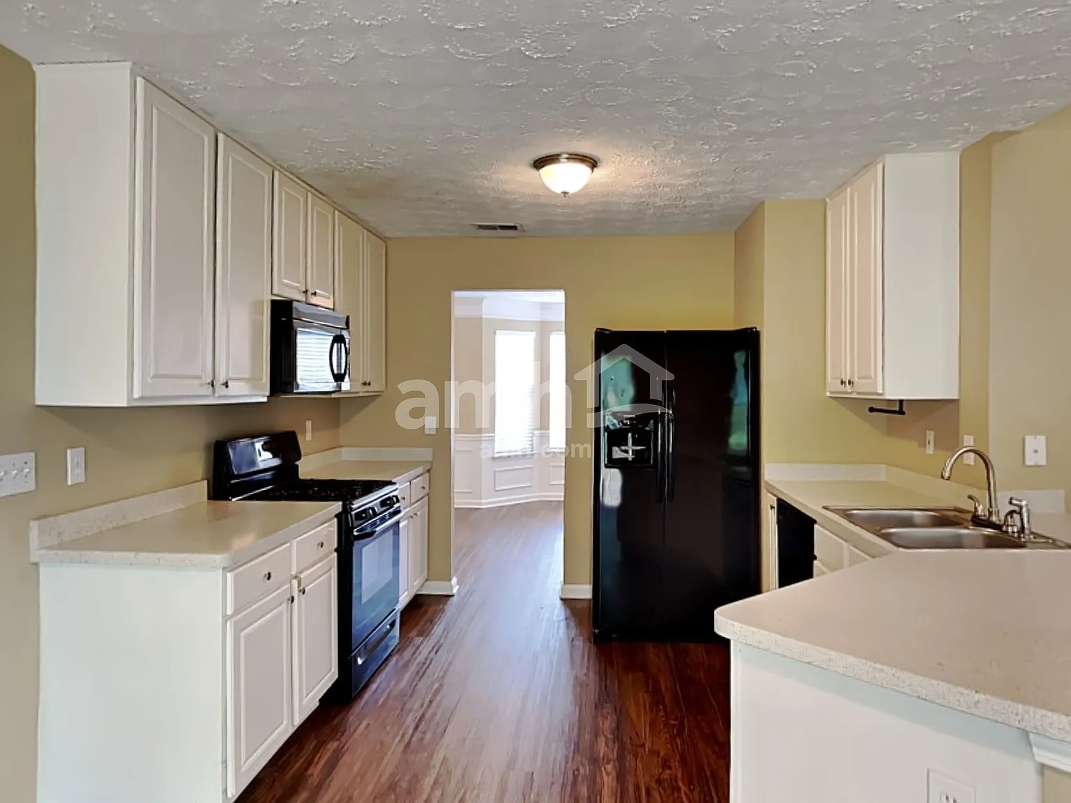3 bed, 2.5 bath, 2425 sqft, $2,485 — Photo 3