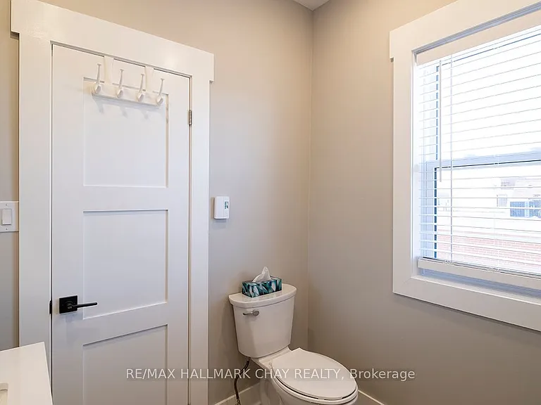 14 Queen St #2 — Photo 11