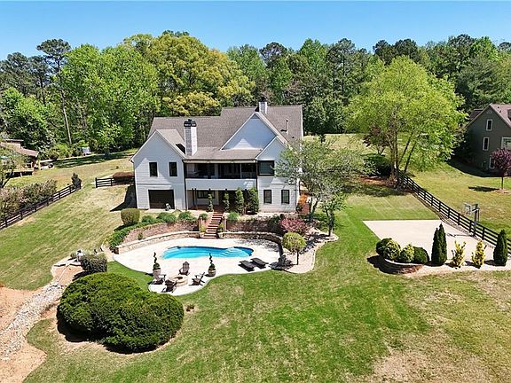 3rd image of 204 Lynn Ln