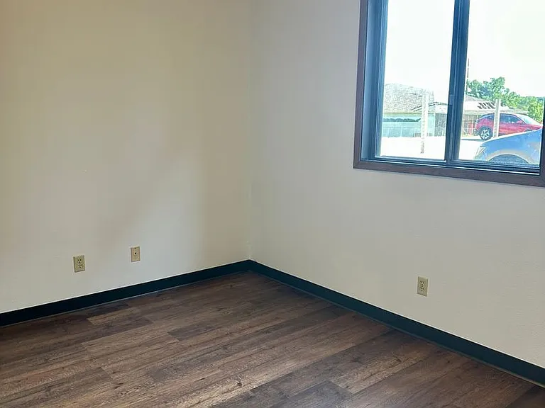2 Bedroom 1 Bathroom Apartments — Photo 14