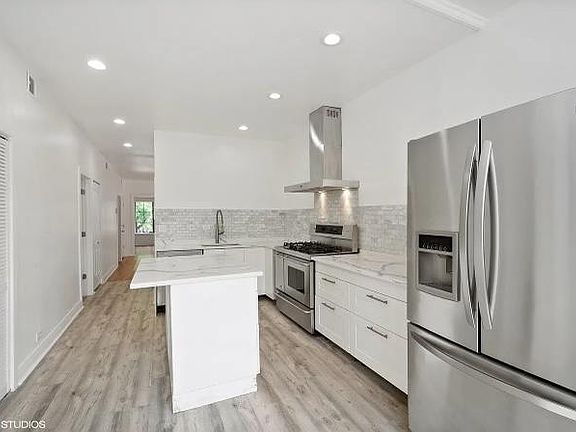 3rd image of 4826 N Wolcott Ave #2