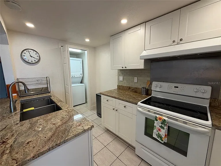 203 W Crest 1/2 Ave — Photo 14