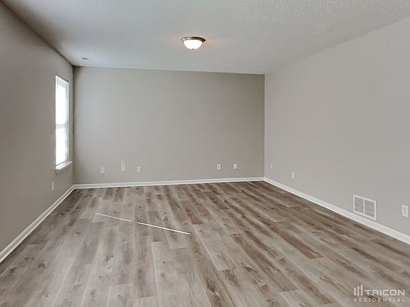 4th image of 1353 Lake Meadow Dr