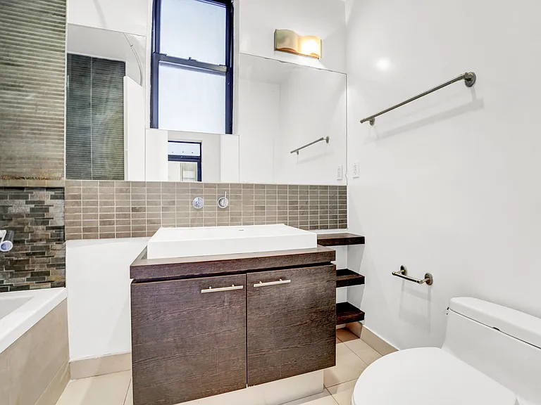 1060 Putnam Ave #2R — Photo 11