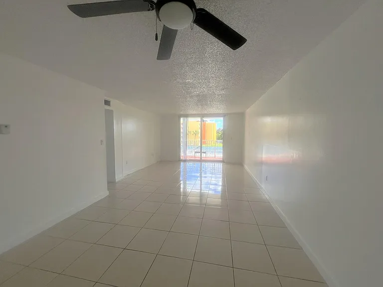 7000 NW 186th St #4-325 — Photo 5