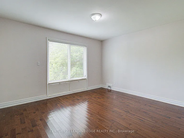 124 Haileybury Dr — Photo 23