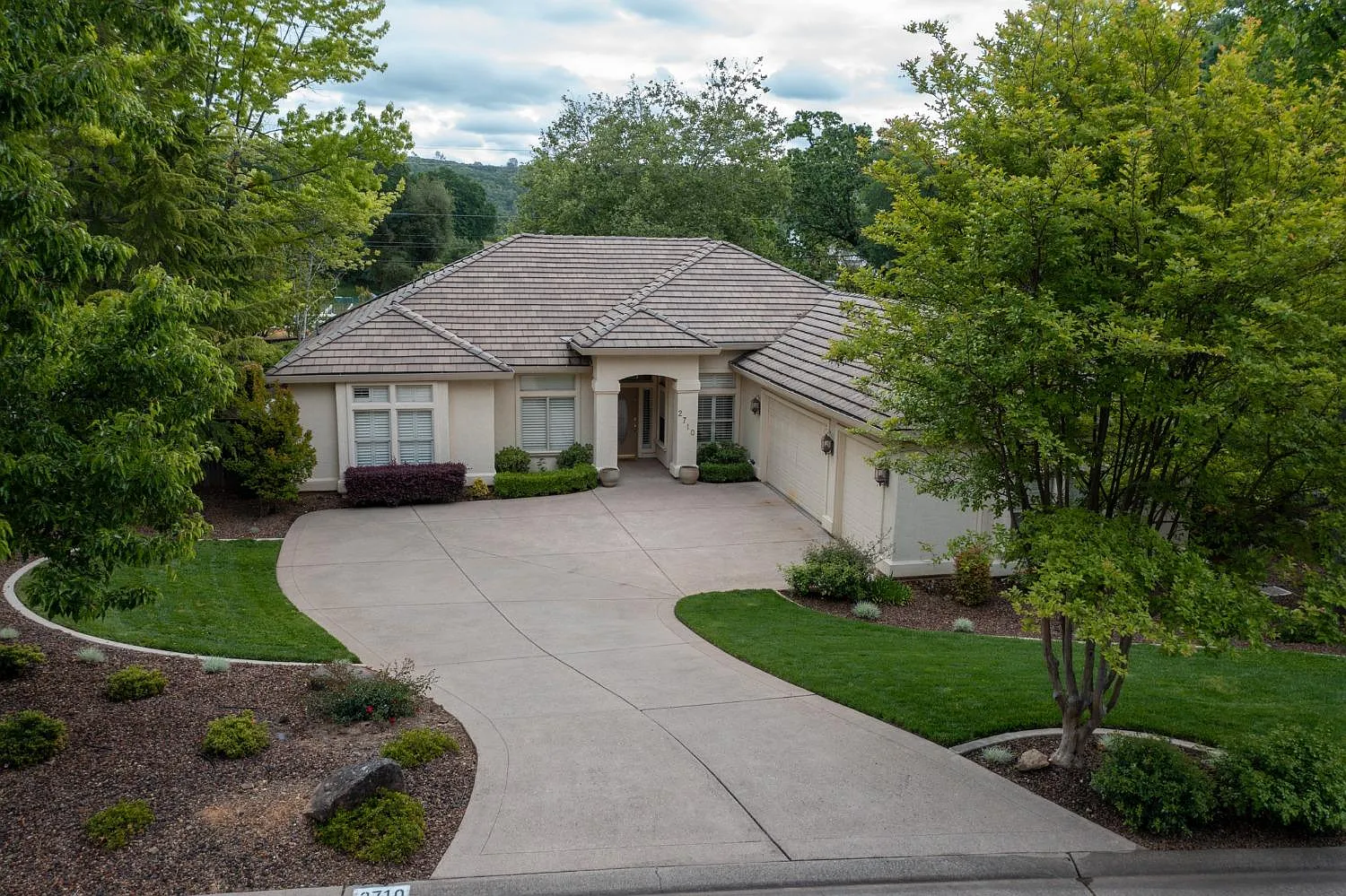 2710 Carnelian Cir photo 1