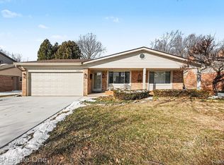 6605 Emerald Lake Dr, Troy, MI 48085