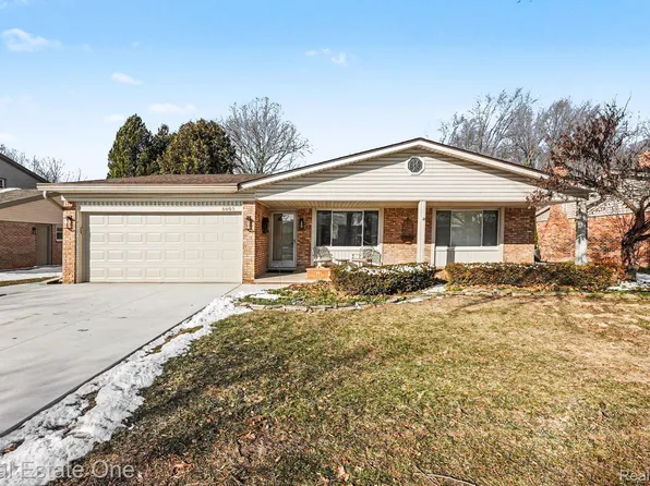 6605 Emerald Lake Dr, Troy, MI 48085