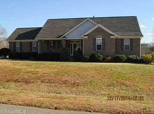 8398 Hunting Ct, Stokesdale, NC 27357