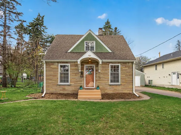 721 Parkway Dr, Saint Paul, MN 55106