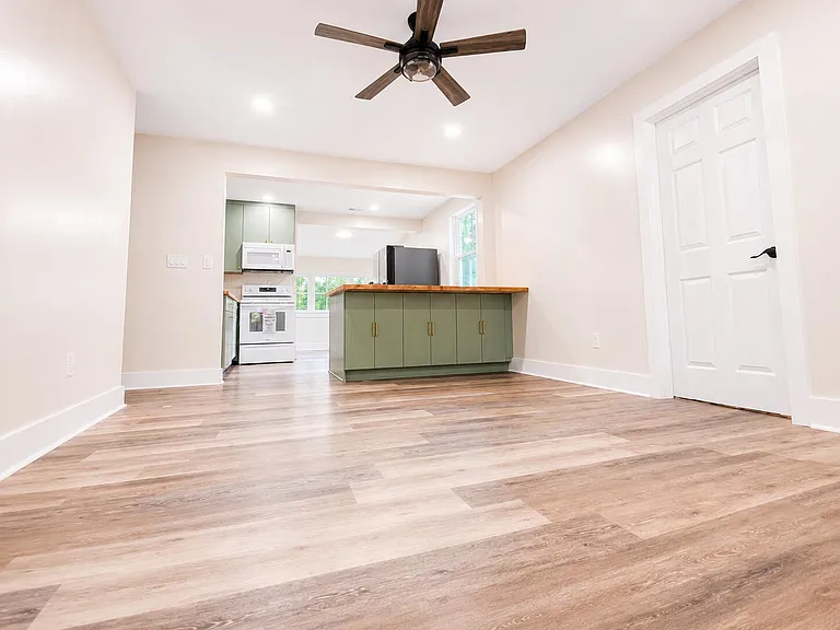 1412 Pocahontas St — Photo 7