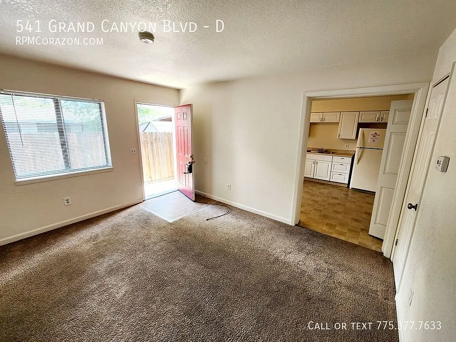 2 Bed, 1 Bath Apartment near Midtown! — Photo 2