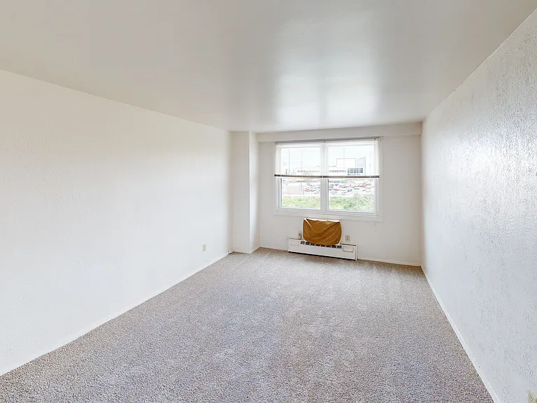 Fountain Place Apartments — Photo 22