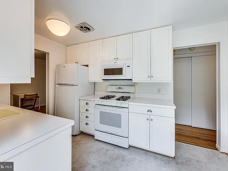 6515 E Halbert Rd — Photo 15